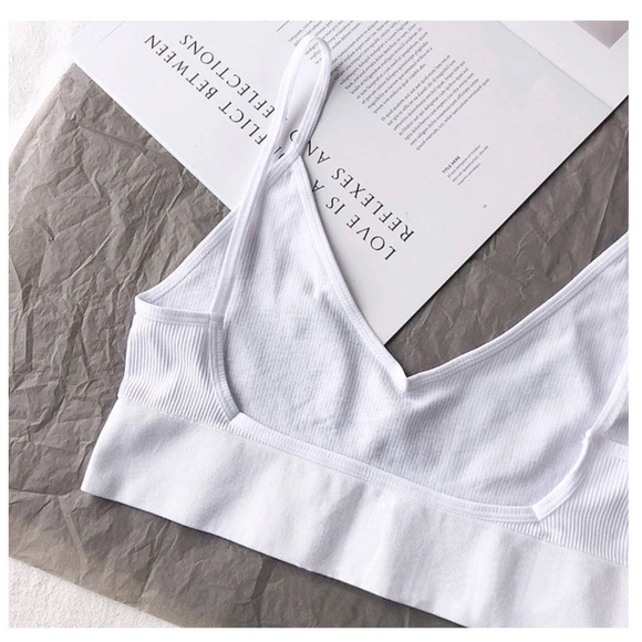 Low Back Seamless Minimalist Bralette - Picture 10 of 11